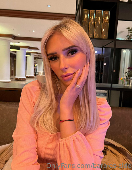 barbies side modèle chaud photo