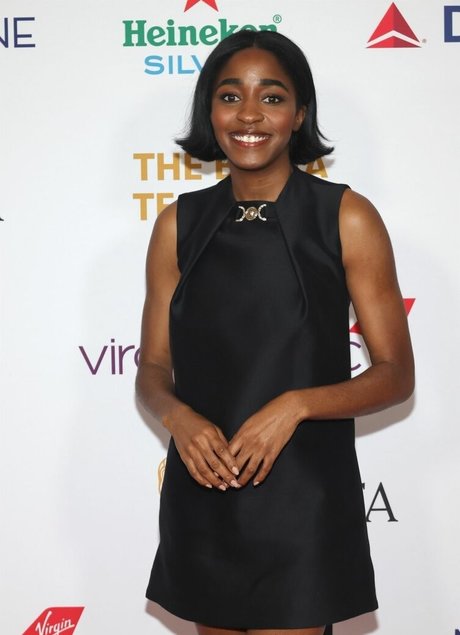 Ayo Edebiri star du porno nue galerie