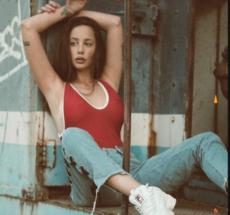 Emuna Zuzut belle star du porno photo