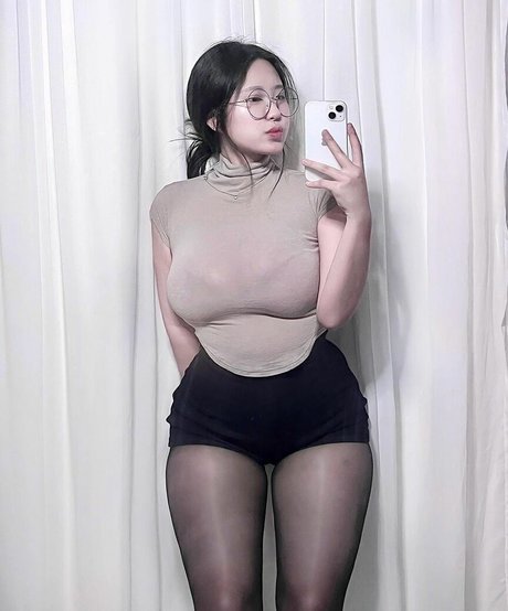 w__0 0__n modèle adulte image