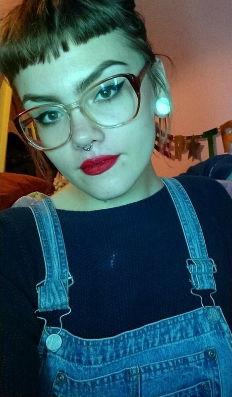 infirmière brune onlyfans jolis nus photos