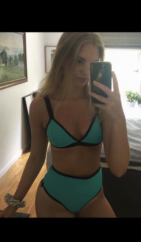 vanessaahlstrom étoile chaude images