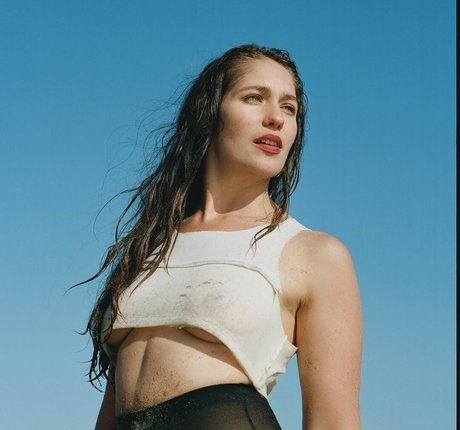 Lola Kirke sexe star du porno archive