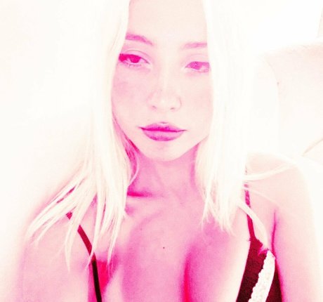 éjacule sur la langue onlyfans nu xxx image