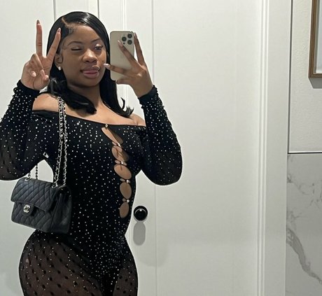 Yazmynswrld modèles nus photo