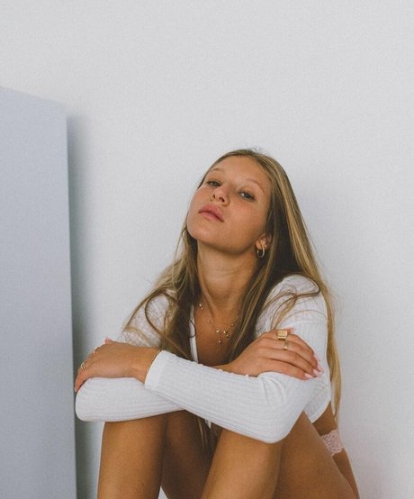 Roni Zouler belle star du porno galeries