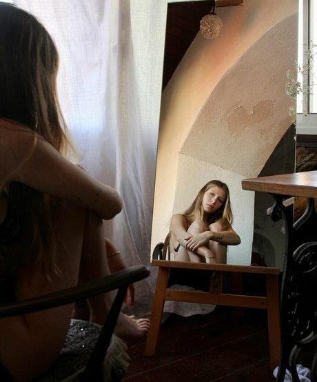 Roni Zouler modèle xxx des photos