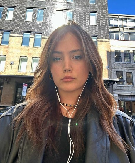 Eva Kay Serres actrice sexy img