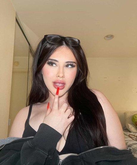 brunette onlyfans haut de gamme archive