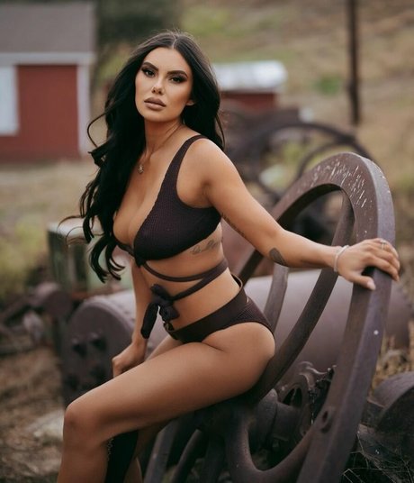 Danielle Ruiz star du porno exclusive photos