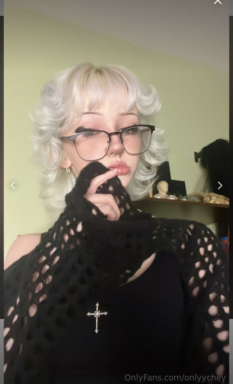 cheyy cheyy actrice de nus des photos