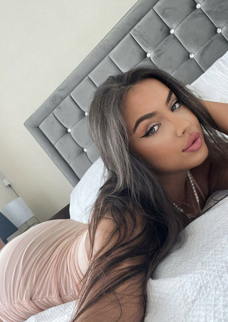 itsangelinabae actrice des photos