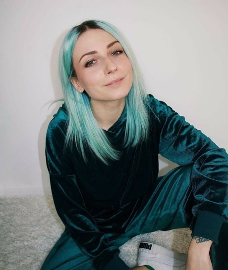 Kokeshi modèle érotique des photos