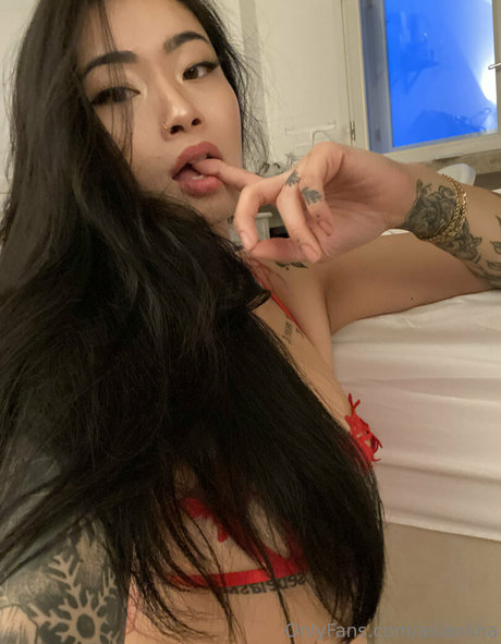 asianiina sexe star galerie