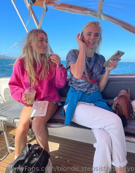 blonde stepsisters 18yo star du porno gratuit images