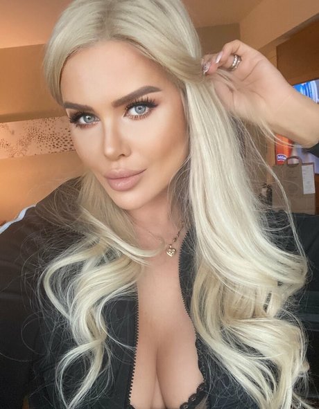 Elisa Bethann modèle adulte photo