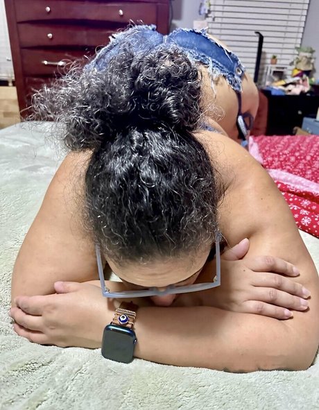 Walk Historical actrice photo