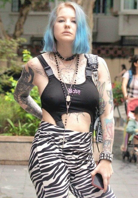 Weronika Truszczynska modèle sympa img