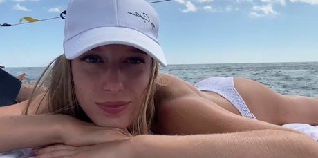 alenilann actrice de nus des photos