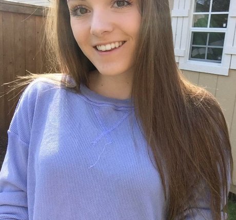 Brenna Winters modèle adulte img