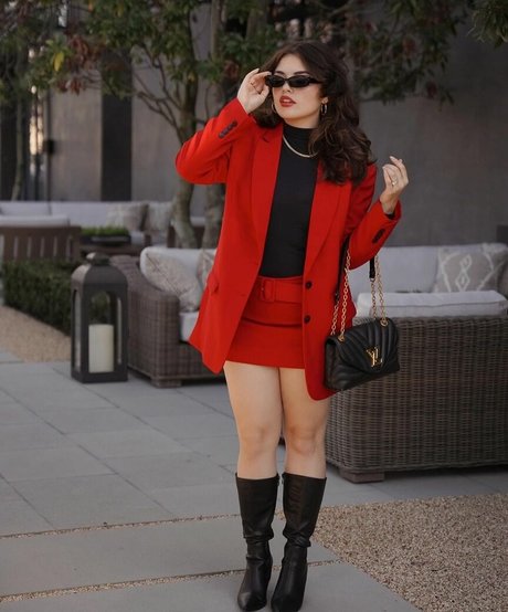 Alondra Larson actrice libre photos