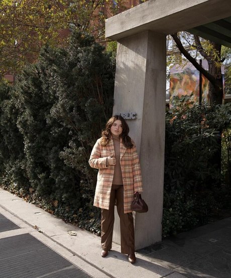 Alondra Larson modèle sympa galerie