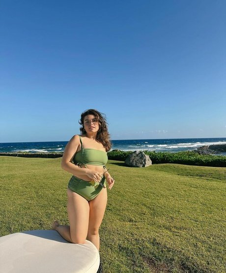 Alondra Larson étoile érotique archive