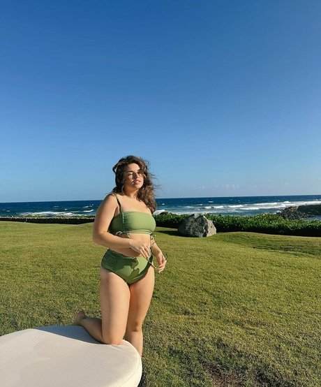 Alondra Larson jolie star du porno archive