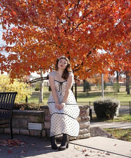 Alondra Larson modèle sympa collection