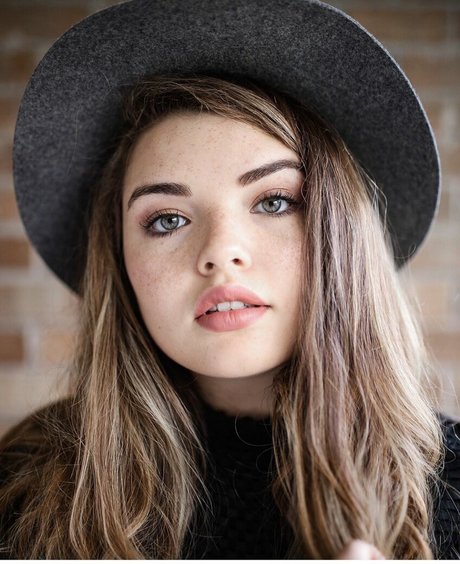 Alondra Larson actrice pornographique photos