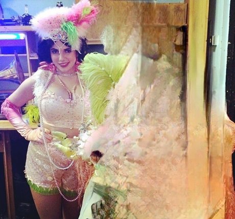 Emily Helen Barry actrice artistique images