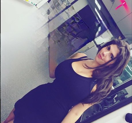 enceintes soumises onlyfans haute qualité parfait des photos