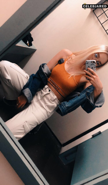 Zola Bzdek mannequin des photos