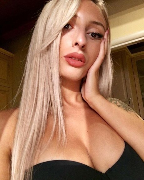 Nicla Moccia actrice de sexe photo