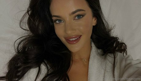 Lena Snow beau modèle collection