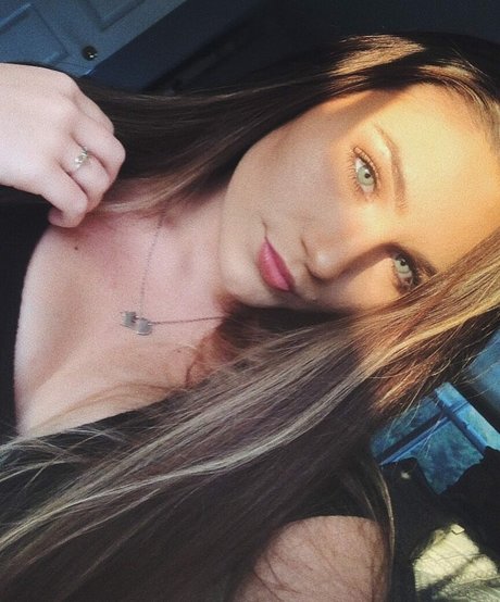 Kelsea Forti modèle érotique des photos