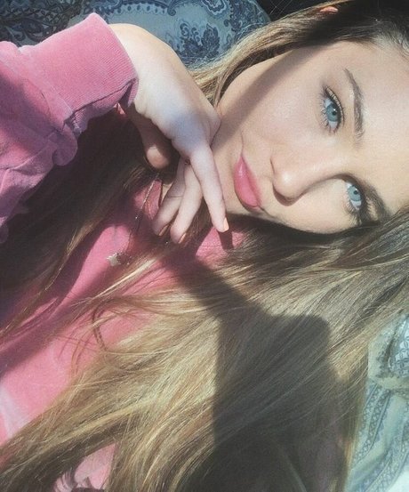 Kelsea Forti modèle de haute qualité photos