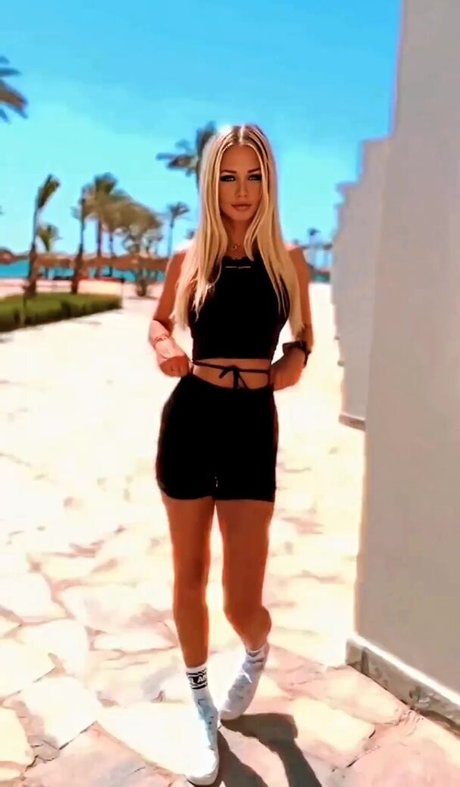 Pamela Bardot étoile archive