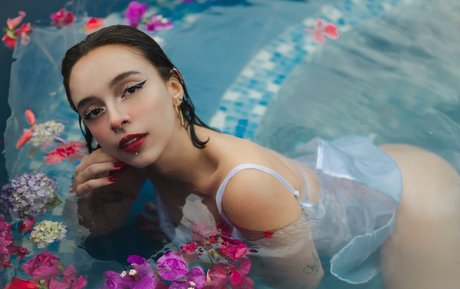 Violettlane69 modèle sympa image