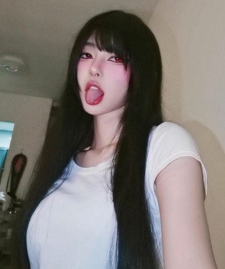 Daturakisses modèle sexy image