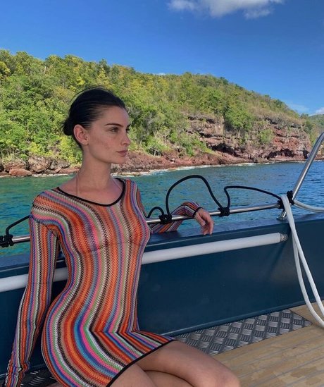 Clara Beneytout haut modèle images