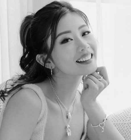 Emi Wong modèle de sexe photo