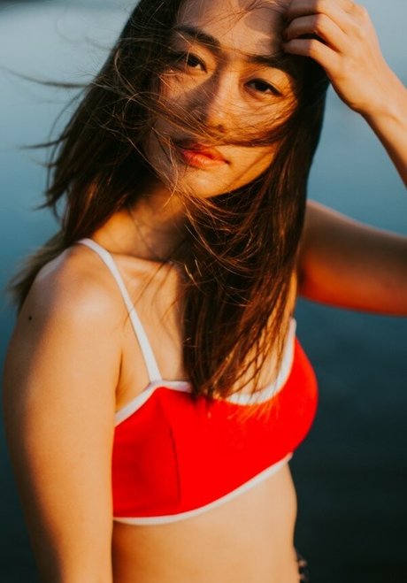 Emi Wong actrice érotique img