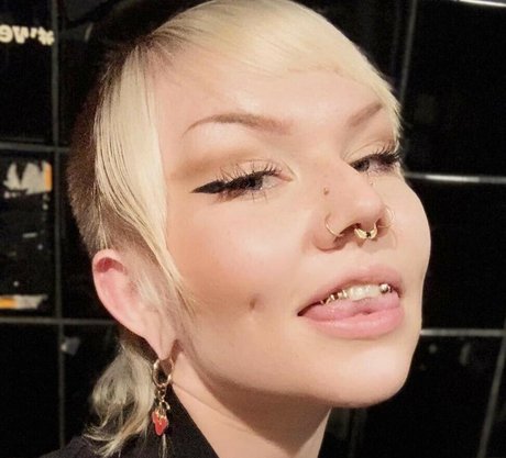 Danni Kancho star du porno gratuit images