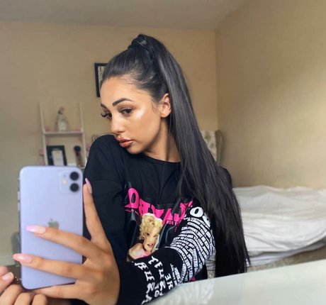 Chloe Reynolds modèle xxx des photos