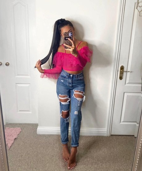 Chloe Reynolds mannequin images