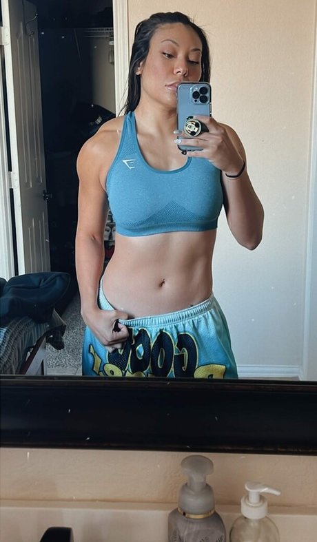 Mia Yim modèle pornographique image