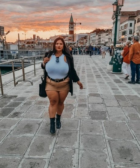 Naty Mari star du porno érotique galerie