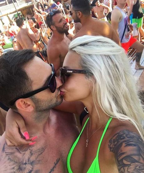 Nikola ihova actrice érotique photo