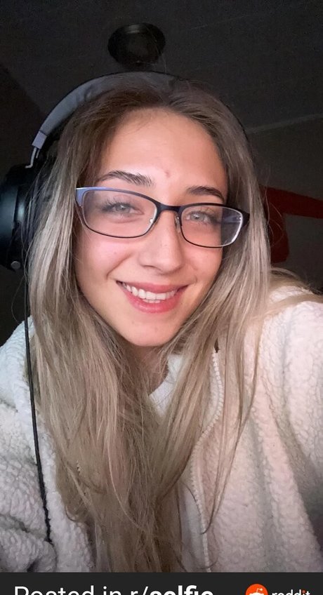 YellowMinimum6204 star du porno photo